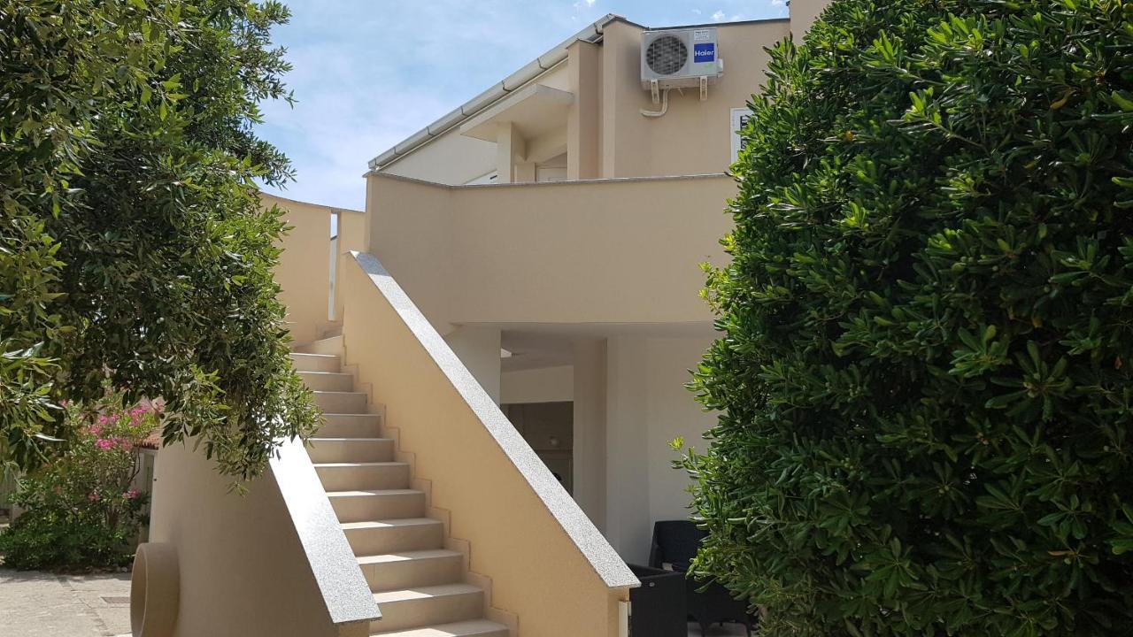 Apartment Tonci Novalja Luaran gambar