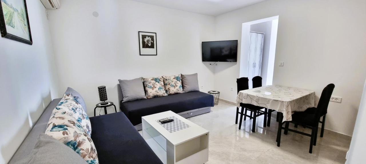 Apartment Tonci Novalja Luaran gambar