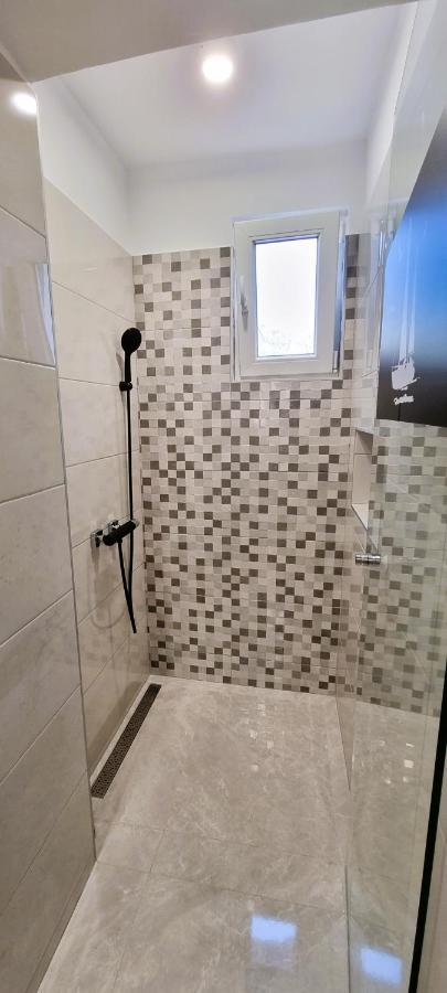Apartment Tonci Novalja Luaran gambar