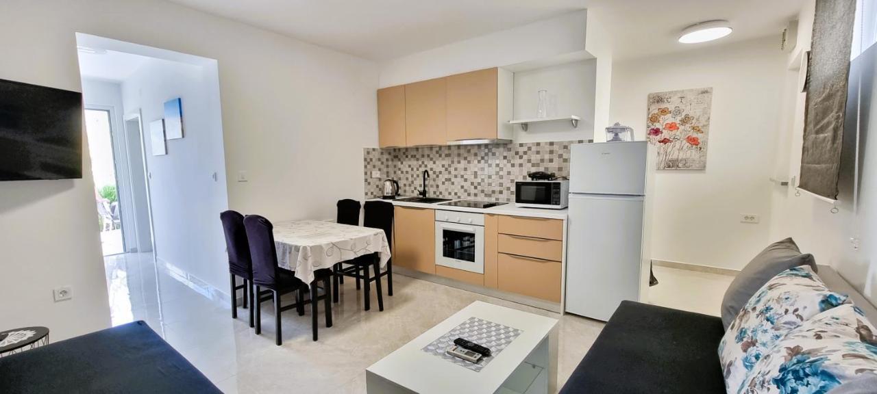 Apartment Tonci Novalja Luaran gambar